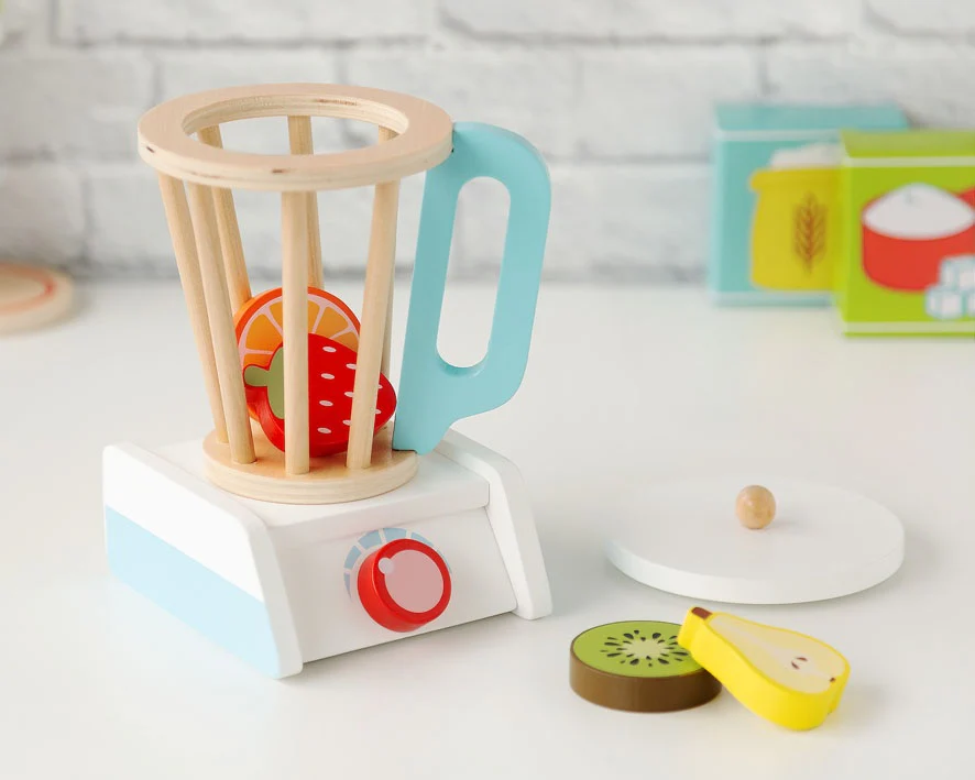 Batidora de Vaso de Madera Infantil KioKids – Juguete de Imitación con Frutas (+3 Años) - Imagen 2